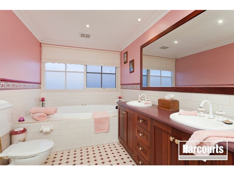 25 Mornington Grove, Berwick VIC 3806