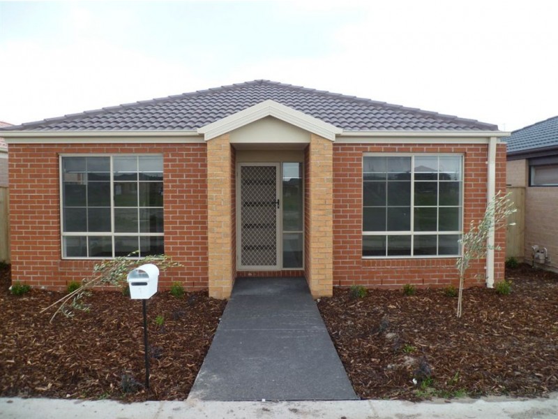 9 Pallyang Lane, Cranbourne VIC 3977