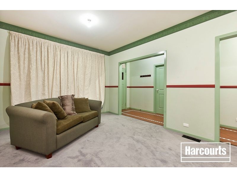 8 Renee Avenue, Endeavour Hills VIC 3802