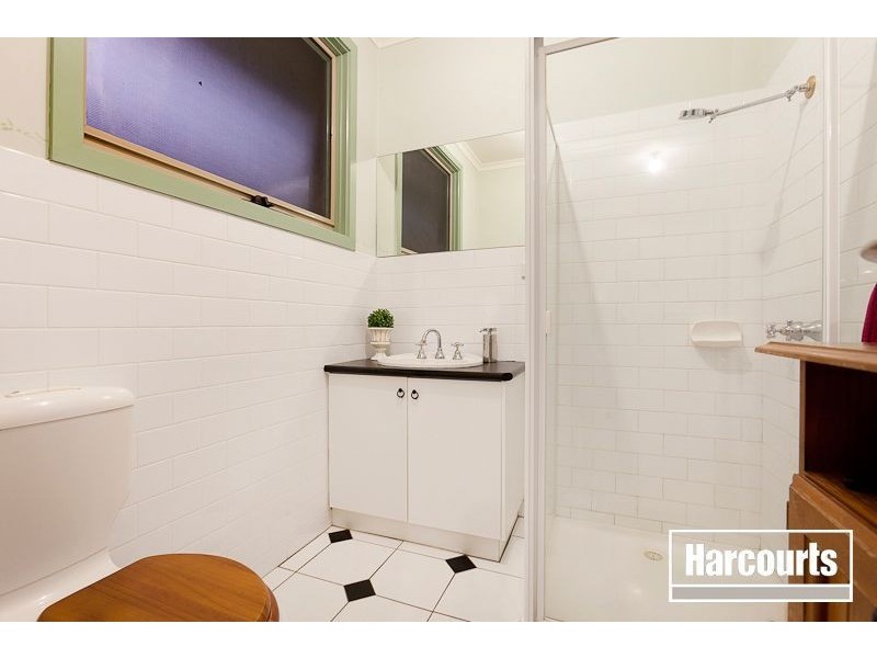 8 Renee Avenue, Endeavour Hills VIC 3802