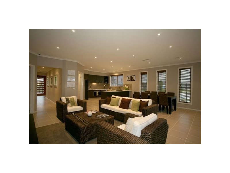 38 Wild Scotchman Way, Cranbourne East VIC 3977