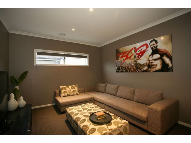 38 Wild Scotchman Way, Cranbourne East VIC 3977