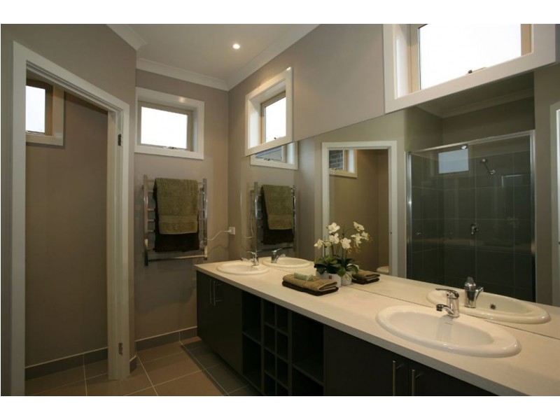 38 Wild Scotchman Way, Cranbourne East VIC 3977