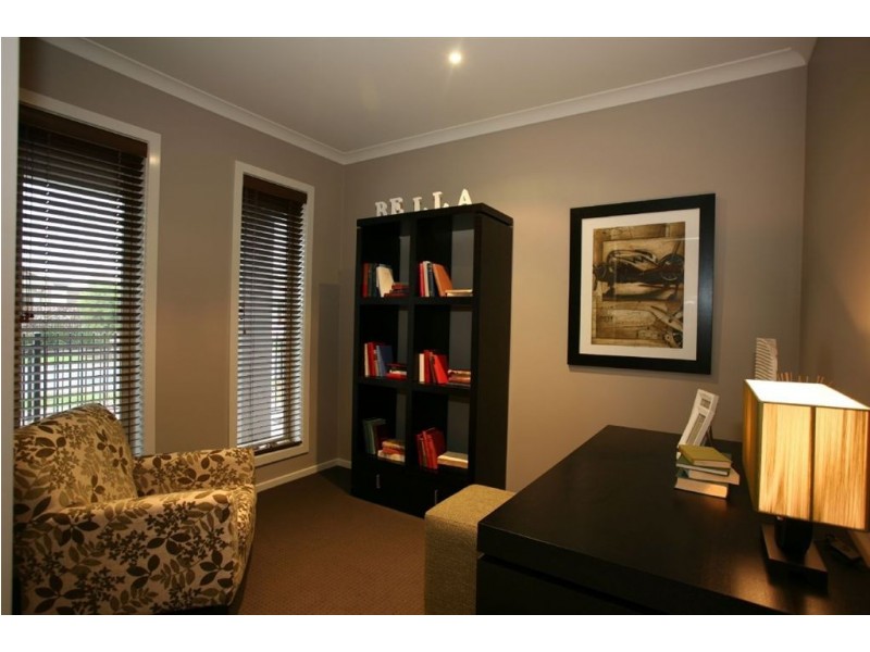 38 Wild Scotchman Way, Cranbourne East VIC 3977