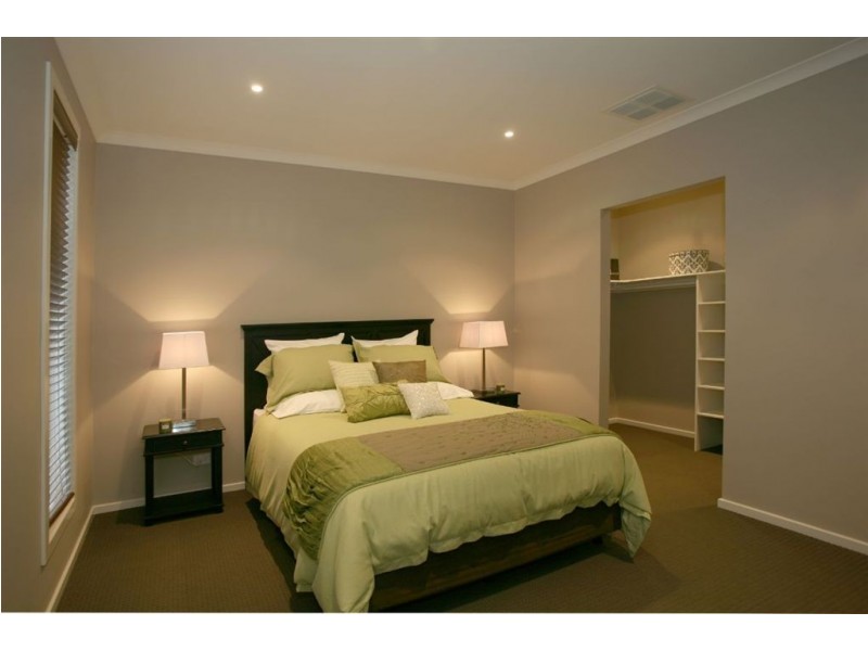 38 Wild Scotchman Way, Cranbourne East VIC 3977