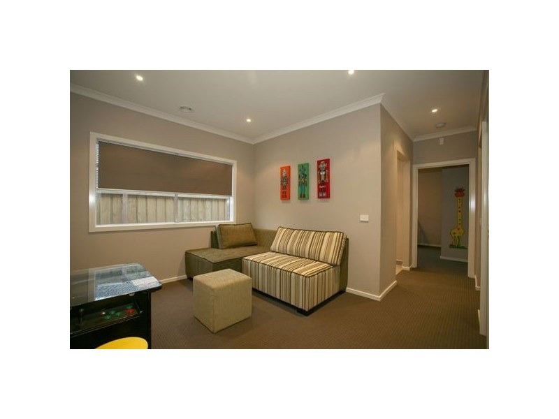 38 Wild Scotchman Way, Cranbourne East VIC 3977