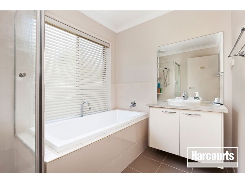 8 Trafalgar Ct, Narre Warren South VIC 3805