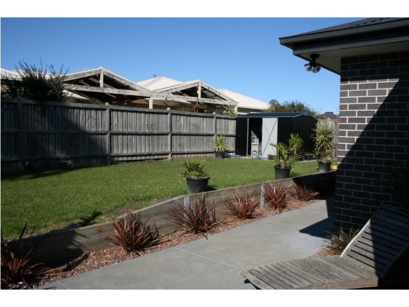 15 Marsh Grove, Berwick VIC 3806