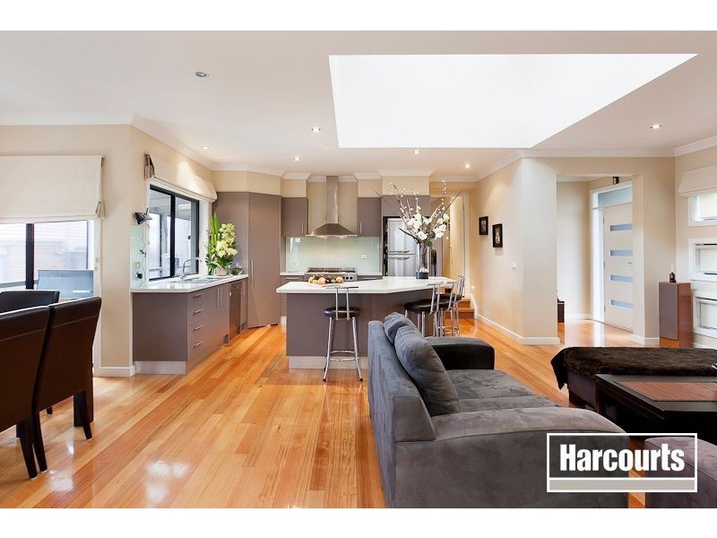 2 Jarryd crescent, Berwick VIC 3806