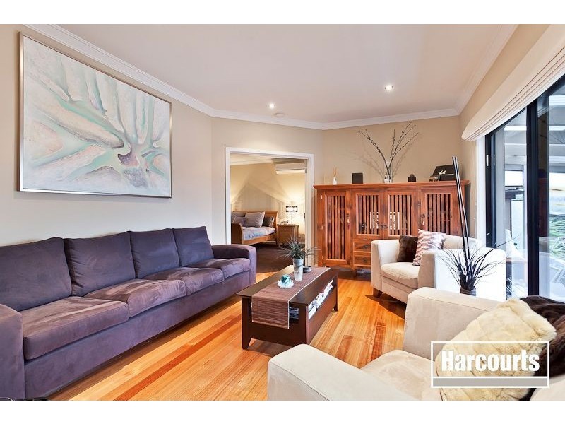 2 Jarryd crescent, Berwick VIC 3806