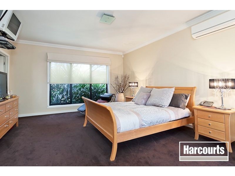 2 Jarryd crescent, Berwick VIC 3806