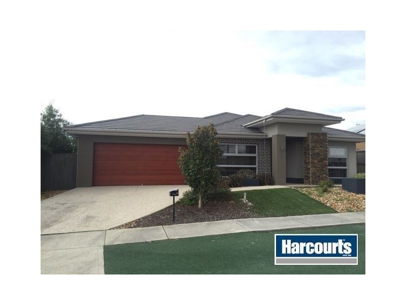 16 Skyline Way, Berwick VIC 3806