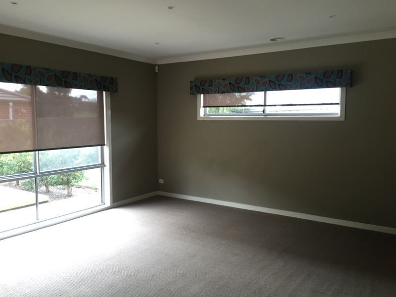 16 Skyline Way, Berwick VIC 3806