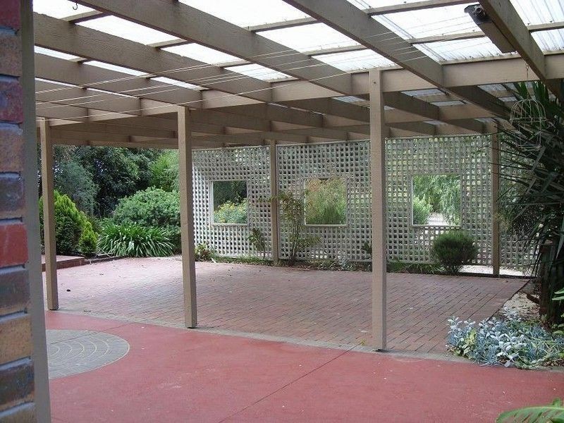 24 Innes Court, Berwick VIC 3806