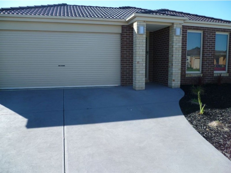 12 Melrose Drive, Pakenham VIC 3810