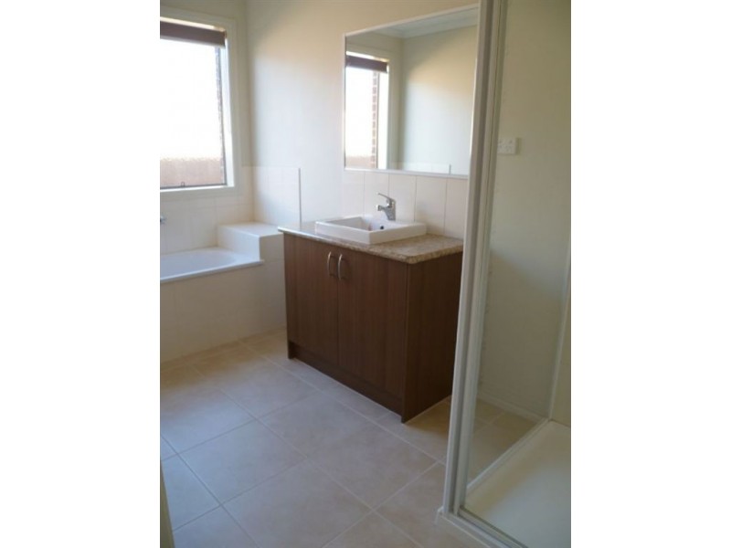 12 Melrose Drive, Pakenham VIC 3810