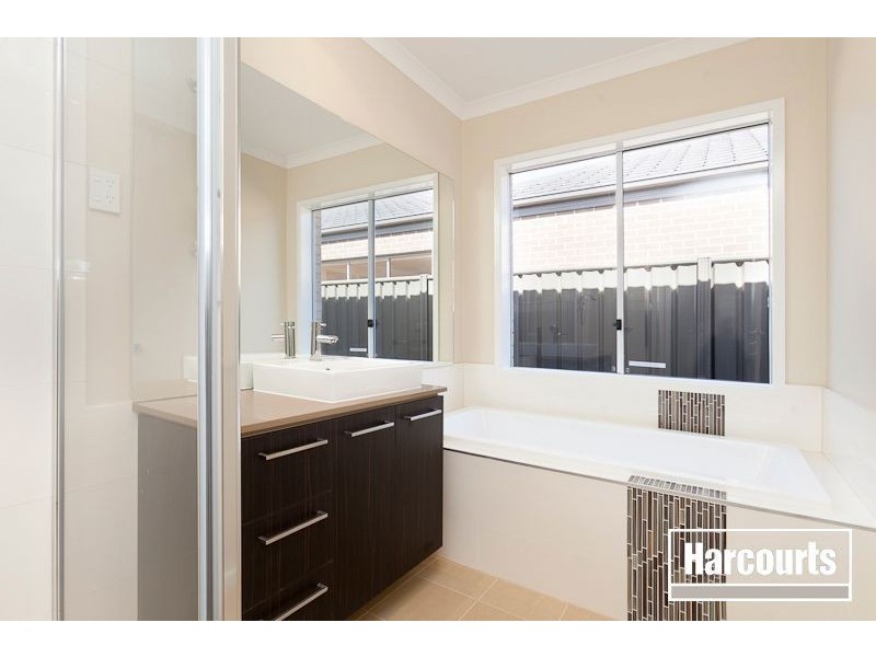 Lot 1739 Mullein Bend, Cranbourne North VIC 3977