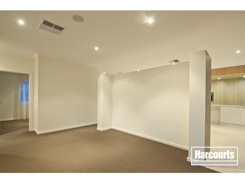 4 Kindred Avenue, Cranbourne North VIC 3977