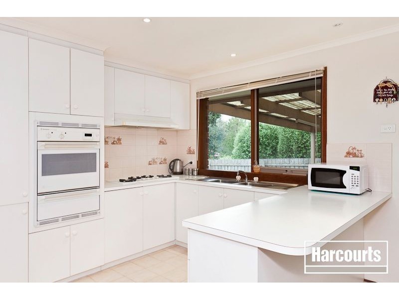 8 Wimmera Crt, Berwick VIC 3806