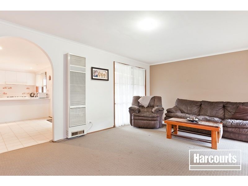 8 Wimmera Crt, Berwick VIC 3806