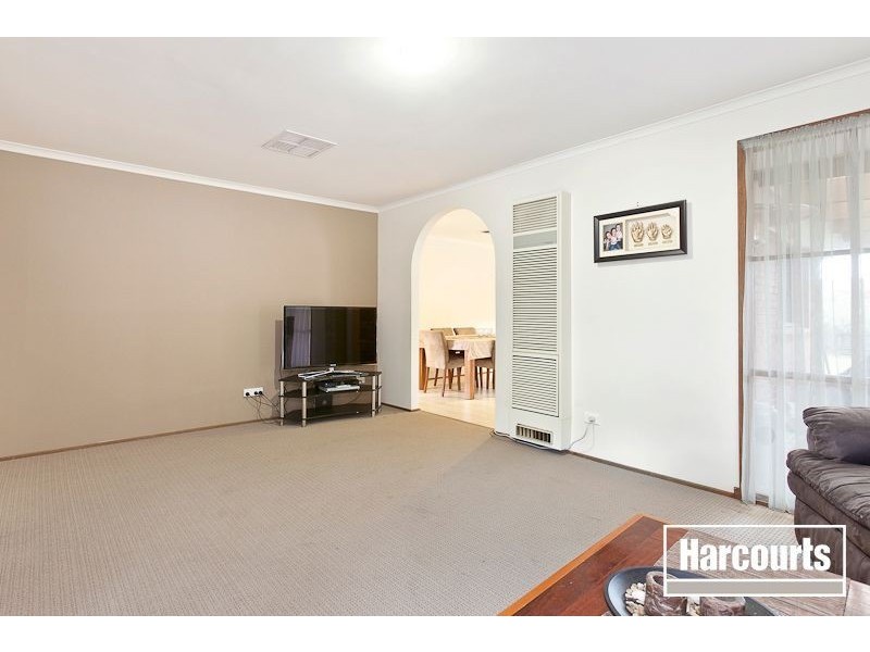 8 Wimmera Crt, Berwick VIC 3806