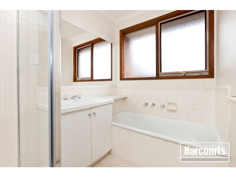 8 Wimmera Crt, Berwick VIC 3806