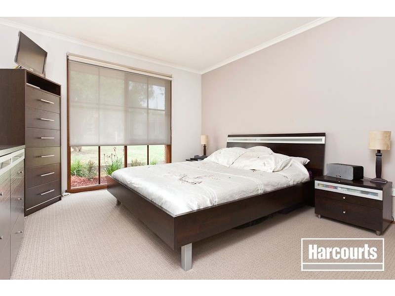 8 Wimmera Crt, Berwick VIC 3806