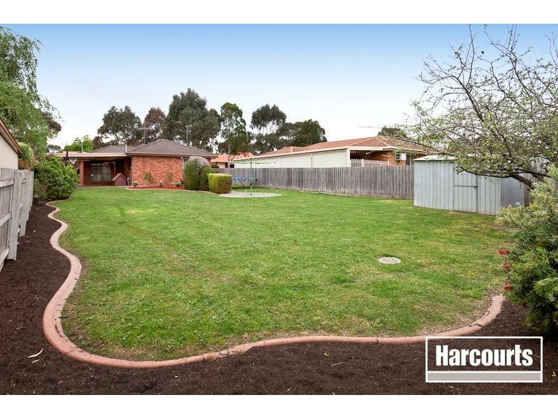 8 Wimmera Crt, Berwick VIC 3806