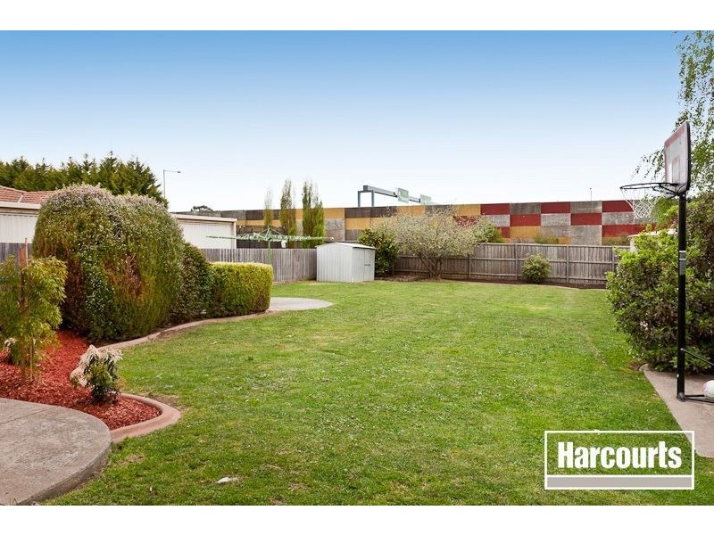 8 Wimmera Crt, Berwick VIC 3806