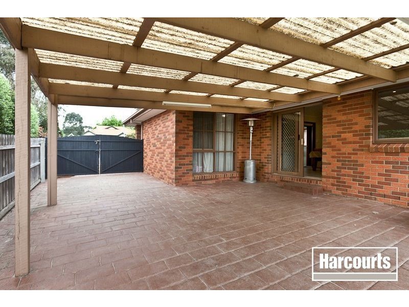 8 Wimmera Crt, Berwick VIC 3806