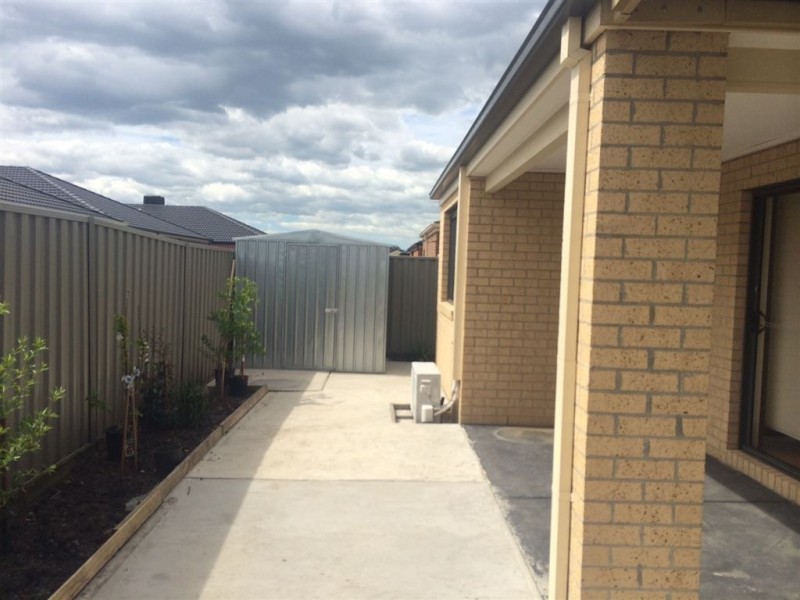 32 Ardent Crescent, Cranbourne East VIC 3977
