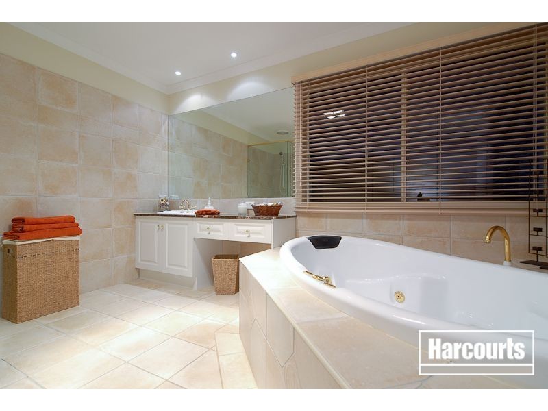 9 Toptani Drive, Narre Warren South VIC 3805