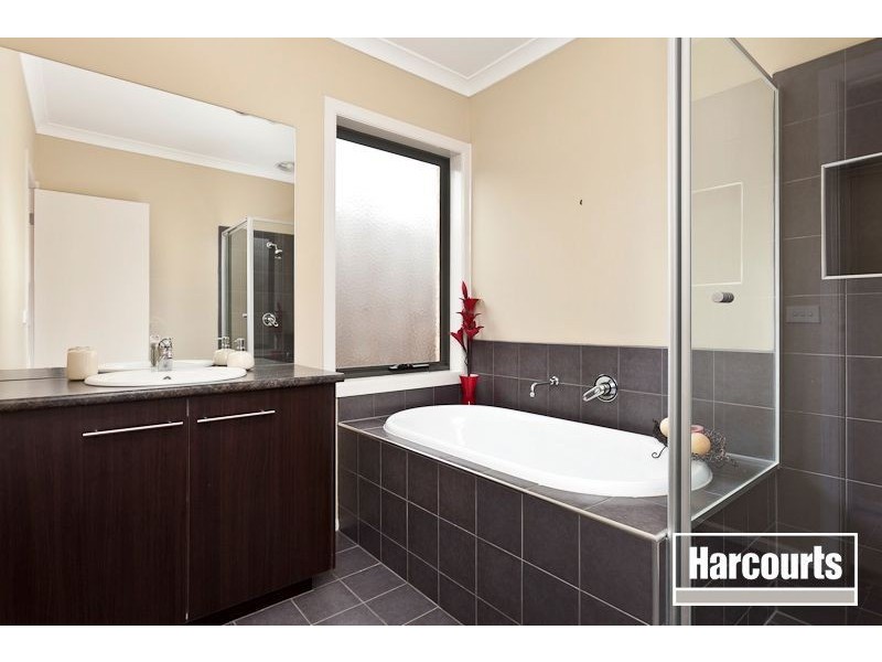 12 Hancock Drive, Berwick VIC 3806