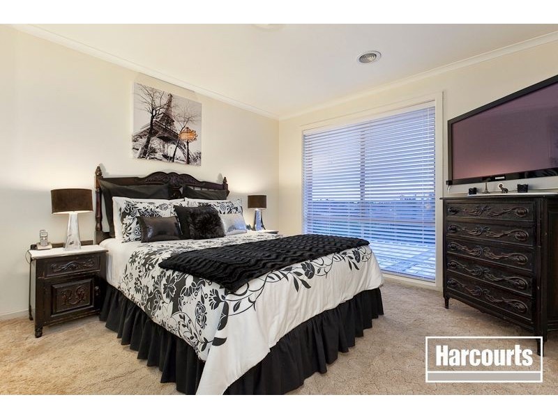 346 James Cook Drive, Endeavour Hills VIC 3802