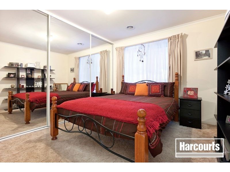 346 James Cook Drive, Endeavour Hills VIC 3802