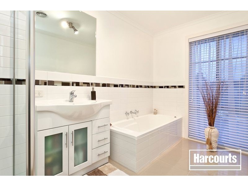 346 James Cook Drive, Endeavour Hills VIC 3802