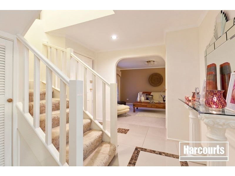 346 James Cook Drive, Endeavour Hills VIC 3802