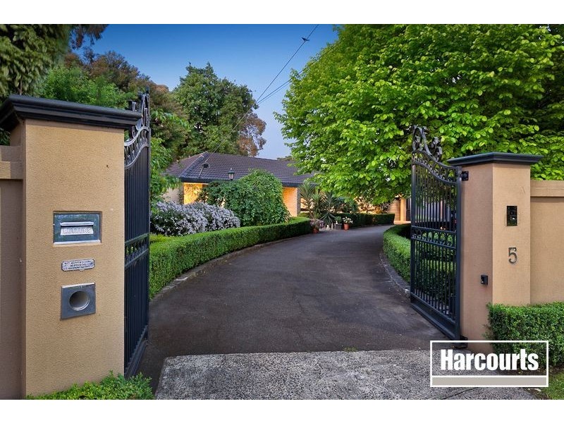 5 Patricia Court, Berwick VIC 3806