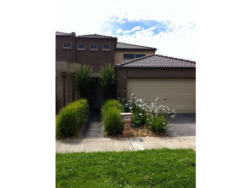 35 Fallingwater Drive, Pakenham VIC 3810
