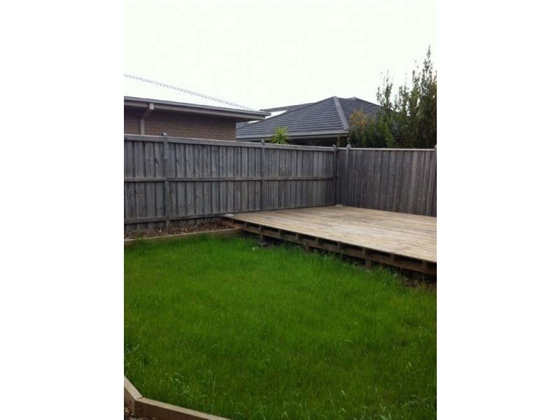 35 Fallingwater Drive, Pakenham VIC 3810