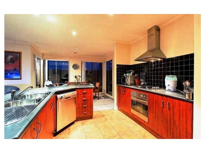 28 Pendulum Place, Berwick VIC 3806