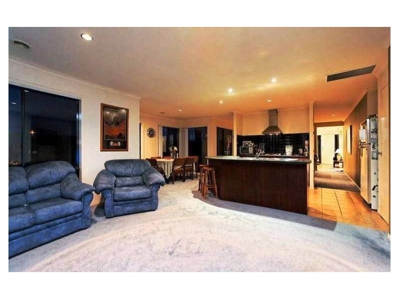 28 Pendulum Place, Berwick VIC 3806