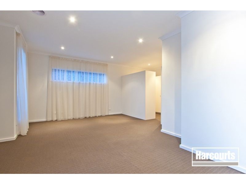4 Kindred Avenue, Cranbourne North VIC 3977