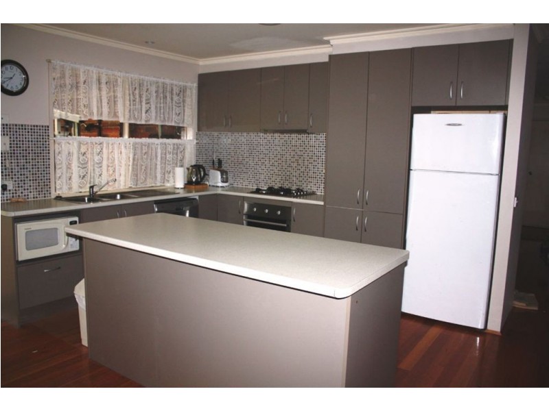 1 Ferncroft Court, Berwick VIC 3806