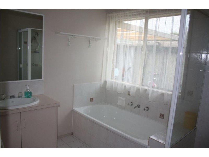 1 Ferncroft Court, Berwick VIC 3806