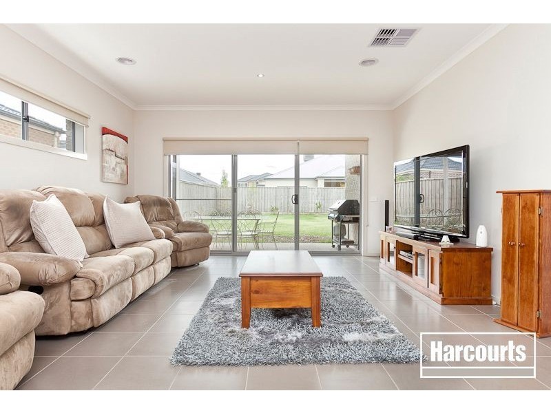 9 Silverleaf Crescent, Officer VIC 3809
