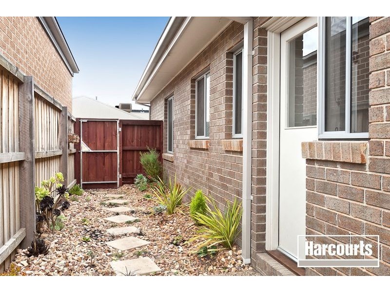 9 Silverleaf Crescent, Officer VIC 3809