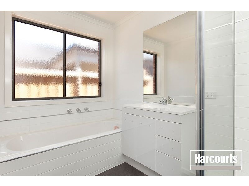 9 Midnight Rise, Cranbourne East VIC 3977
