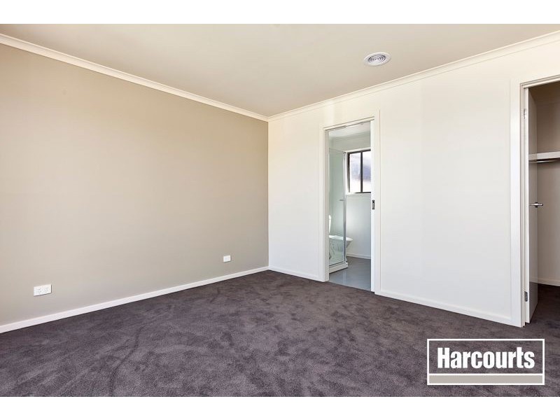 9 Midnight Rise, Cranbourne East VIC 3977
