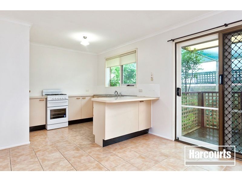17 Collins Crescent, Berwick VIC 3806